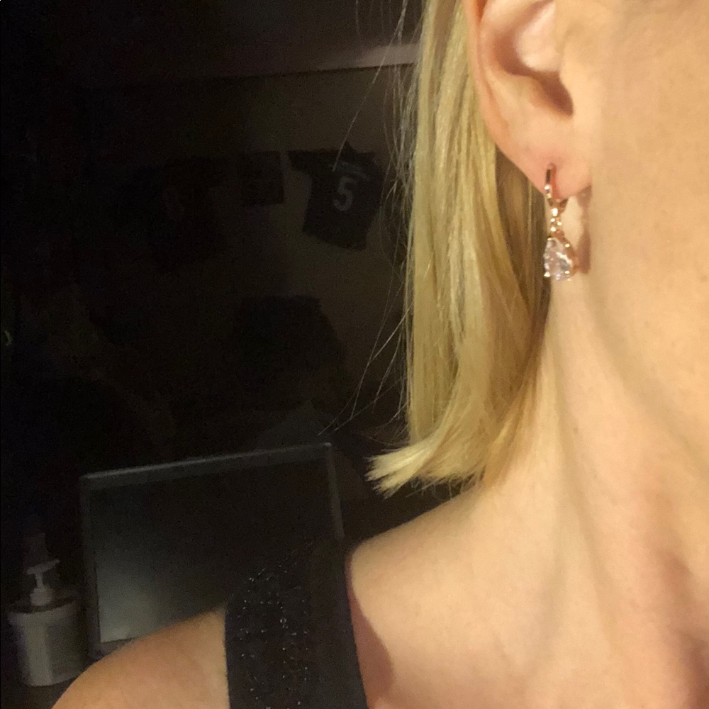 Beautiful diamond style pendant necklace/ earrings